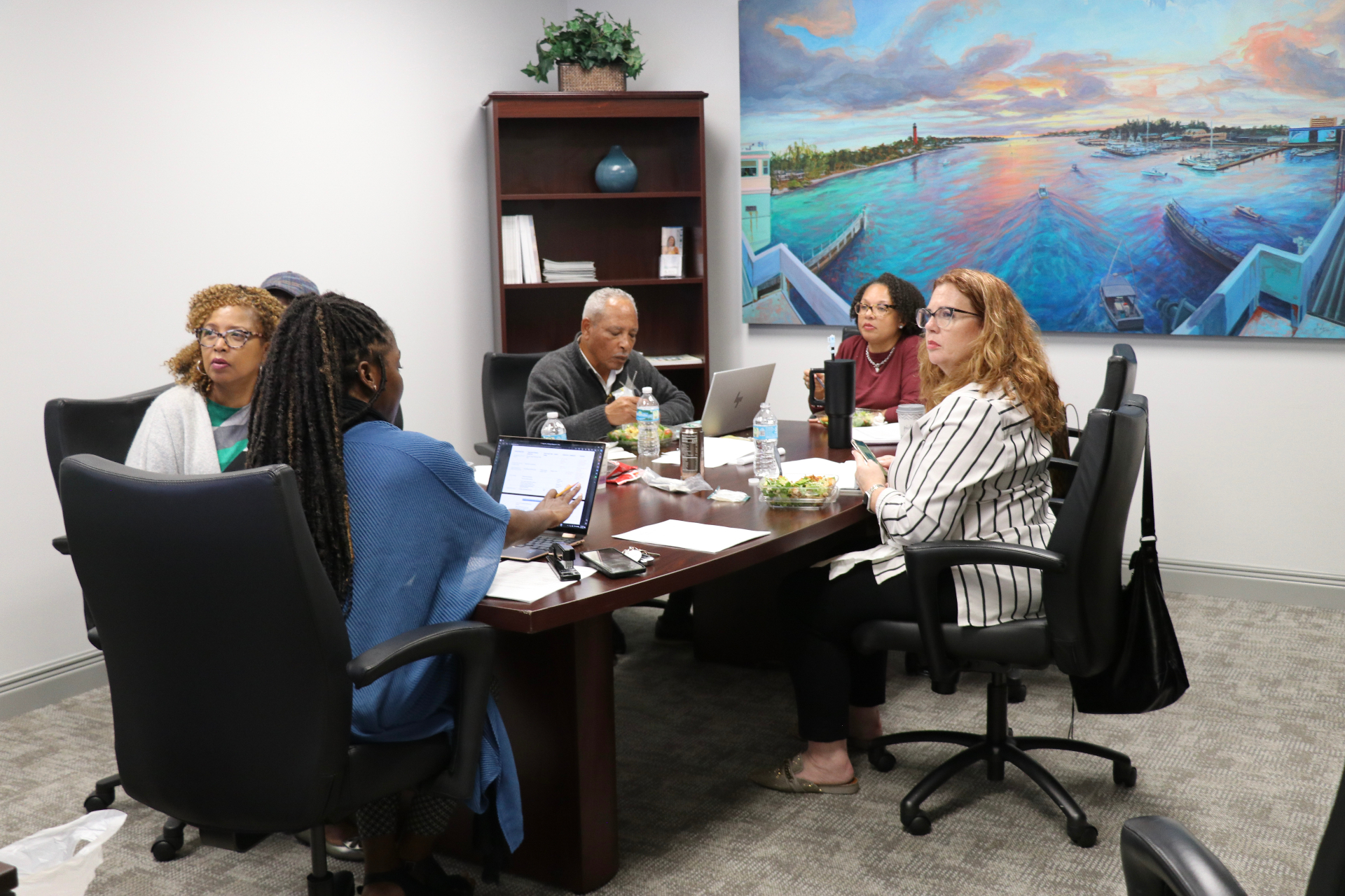 A leadership team in working session during a DIFPHERENT advisory engagement